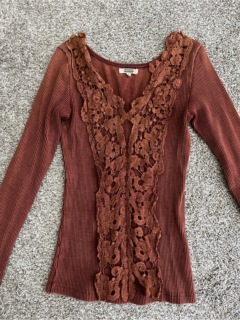Gimmicks by BKE Rust Brown Lace Ribbed V-Neck Long Sleeve - Picture 2 of 5